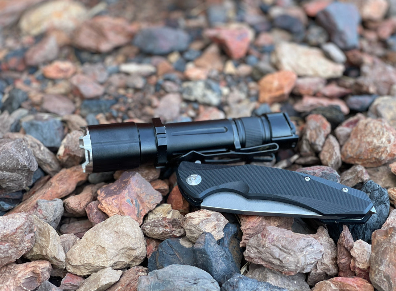 What Is A Tactical Flashlight And How Do You Use One